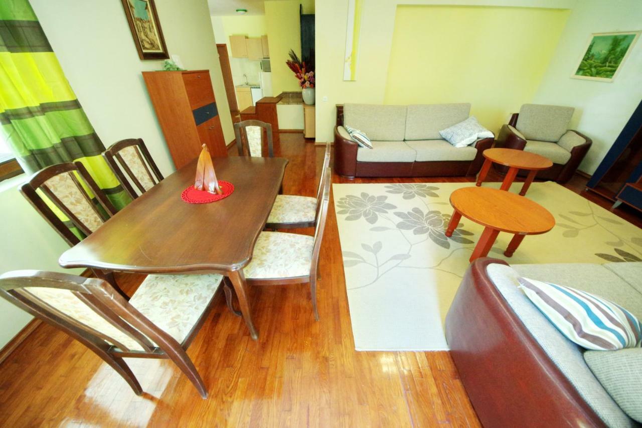 Apartments Eduard วรซี ภายนอก รูปภาพ